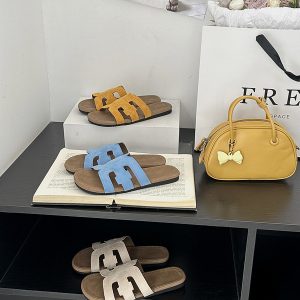 Korean Retro Round Toe Soft Sole One-Strap Slippers for Women 2025 New Summer Style Versatile Flat Beach Vacation Slippers